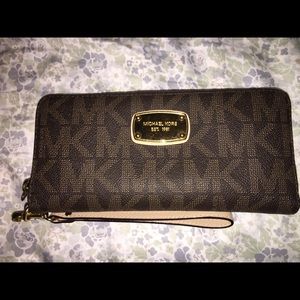 Michael Kors Wristlet / Wallet